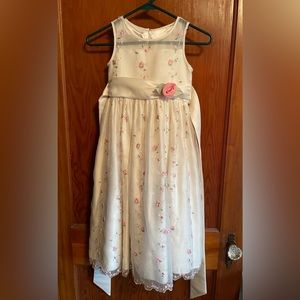 Beautiful girls dress in like new condition.
